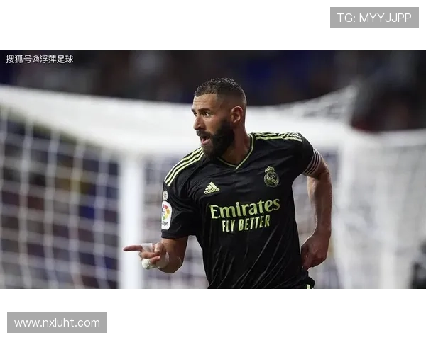 凯恩与本泽马：全能前锋的战术角色与技术全面性对比分析